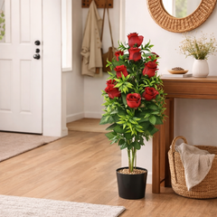 Planta artificiala cu trandafiri rosii 82 cm in ghiveci negru, decor elegant asezata langa canapea in living modern