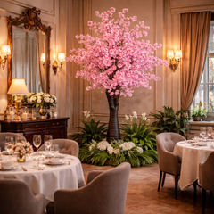 Copac artificial cires 170 cm cu flori mari roz in restaurant european elegant, decor rafinat cu plante verzi
