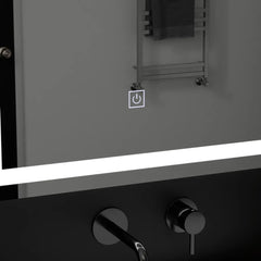 Oglinda LED 50x70 cm cu touch si contur luminos rece, design modern pentru baie si spatii contemporane.