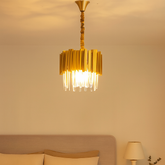 Candelabru auriu mat rotund cu cristale, 3 surse E27, design elegant pentru dormitor luminos si ambient rafinat.