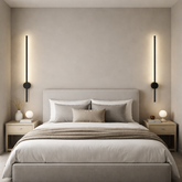 Aplica LED LUBAN Pro 600 neagra 20W iluminare precisa montata pe perete in dormitor modern