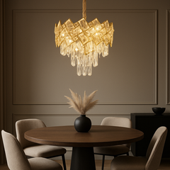 Candelabru rotund din cristal auriu Ø300 mm, suspendat deasupra mesei dreptunghiulare din dining elegant