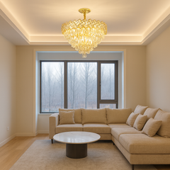 Candelabru rotund din cristal auriu Ø500 mm, montat central intr-un living elegant cu iluminare intensa si reflexii luxoase