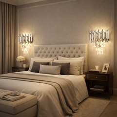 Aplica de perete argintie cu cristale rafinate si stil modern clasic, lumina calda ambientala pentru dormitor elegant