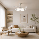 Lustră LED cu ventilator și boxă Bluetooth A103L-M montată în living modern, cu pale retractabile, iluminare LED reglabilă și telecomandă.