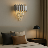 Aplica de perete argintie cu cristale rafinate si stil modern clasic, lumina calda ambientala pentru dormitor elegant