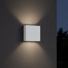 Aplica LED alba 2.5W IP54 rezistenta la umiditate si stropi, lumina calda 3000K, ideala pentru fatade si zone exterioare.