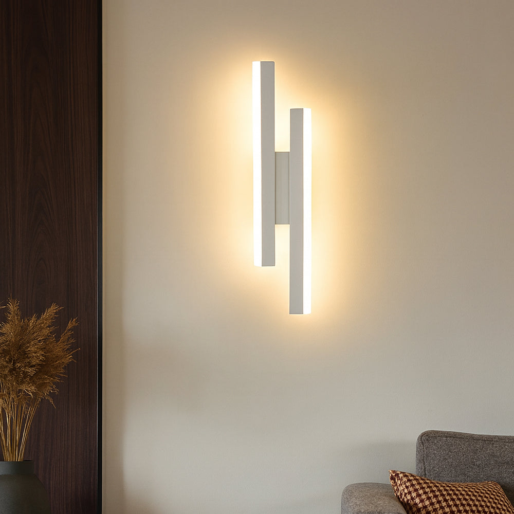 Aplica LED LUBAN Sphere cu doua bare verticale, finisaj alb, iluminare ambientala moderna pentru living contemporan