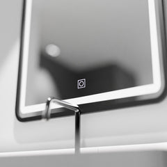 Oglinda LED 60x80 cm cu lumina rece, control tactil si dimmer, design rectangular modern pentru baie.