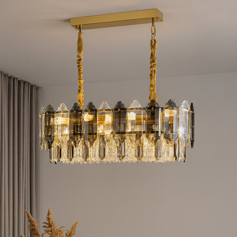 Candelabru dreptunghiular auriu cu 12 surse E27, oferind iluminare ampla si eleganta unei bucatarii spatioase si moderne.