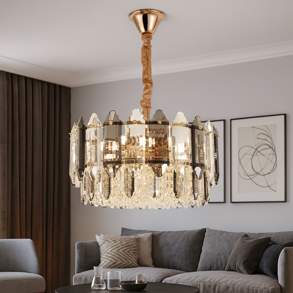 Candelabru rotund clasic cu 9 surse E27, oferind iluminare ampla si eleganta unui living decorat traditional sau modern.