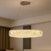 Candelabru LED dreptunghiular crom 650×400 mm, amplasat in dormitor modern, lumina LED eficienta 96W, stil minimalist rafinat