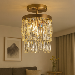 Pendul rotund cu cristale si 1 bec E27, montat in hol modern, iluminare ambientala rafinata si efect vizual luxos.