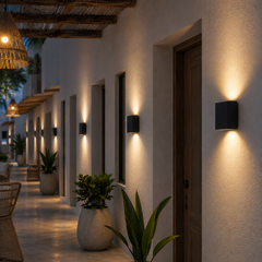Aplica Exterior IP65 10W Cu LED negru, lumina calda, design modern