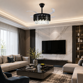Candelabru cu ventilator de tavan F3211-500BK montat în living modern, cu cristale decorative, finisaj negru mat, pale retractabile și iluminare LED reglabilă.