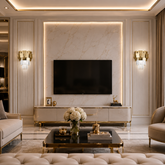 Aplică de Perete cu Cristal 5580-2W GD aurie montată în living modern, corp de iluminat elegant cu cristale premium și design contemporan.