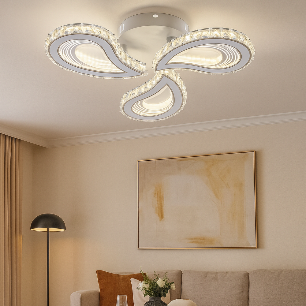 Lustra LED moderna 90W cu 3 brate si lumina reglabila 3000K-6500K cu telecomanda, montata in living pentru iluminare eleganta si uniforma