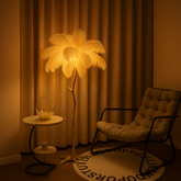 Lampadar A888-3L cu pene albe si baza aurie, ideal pentru living modern si accent decorativ luxos.