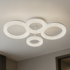 Lustra LED geometrica 104W cu accente transparente si lumina reglabila 3000K-6500K cu telecomanda, montata in living modern pentru iluminare eleganta si uniforma