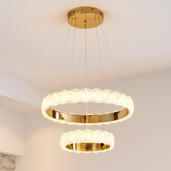 Lustra LED cu 2 cercuri aurii ofera iluminare decorativa moderna si devine punct focal elegant in livinguri spatioase.