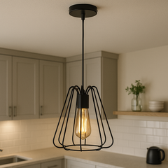 Pendul C023-1D BK cu design geometric si finisaj negru, suport E27, perfect pentru bucatarii urbane si insule moderne.