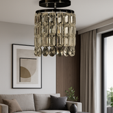 Pendul rotund cu cristale si 1 bec E27, montat in hol modern, iluminare ambientala rafinata si efect vizual placut.