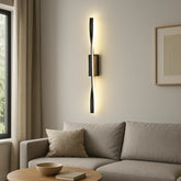 Aplica LED LUBAN Twist verticala rasucita, finisaj negru mat, iluminare ambientala moderna pentru living contemporan