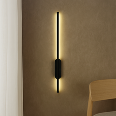Aplica LED LUBAN 600 neagra slim 16W montata pe perete in living modern minimalist