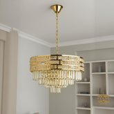 Candelabru rotund auriu Ø600 cu 12 socluri E27 intr-un dormitor spatios, iluminare calda ambientala si design elegant.