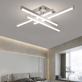 Lustra LED moderna 80W alb mat cu lumina reglabila si telecomanda, ideala pentru un dormitor modern cu iluminare confortabila si adaptabila