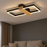 Lustra LED neagra cu lemn, design geometric, lumina ajustabila cu telecomanda, in living modern elegant