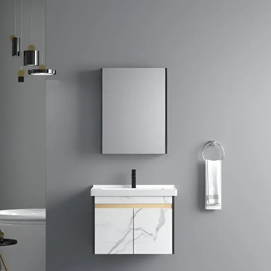 Set baie alb cu auriu 61×48 cm, design marmorat cu oglinda smart LED si functie anti-abur, depozitare moderna integrata.