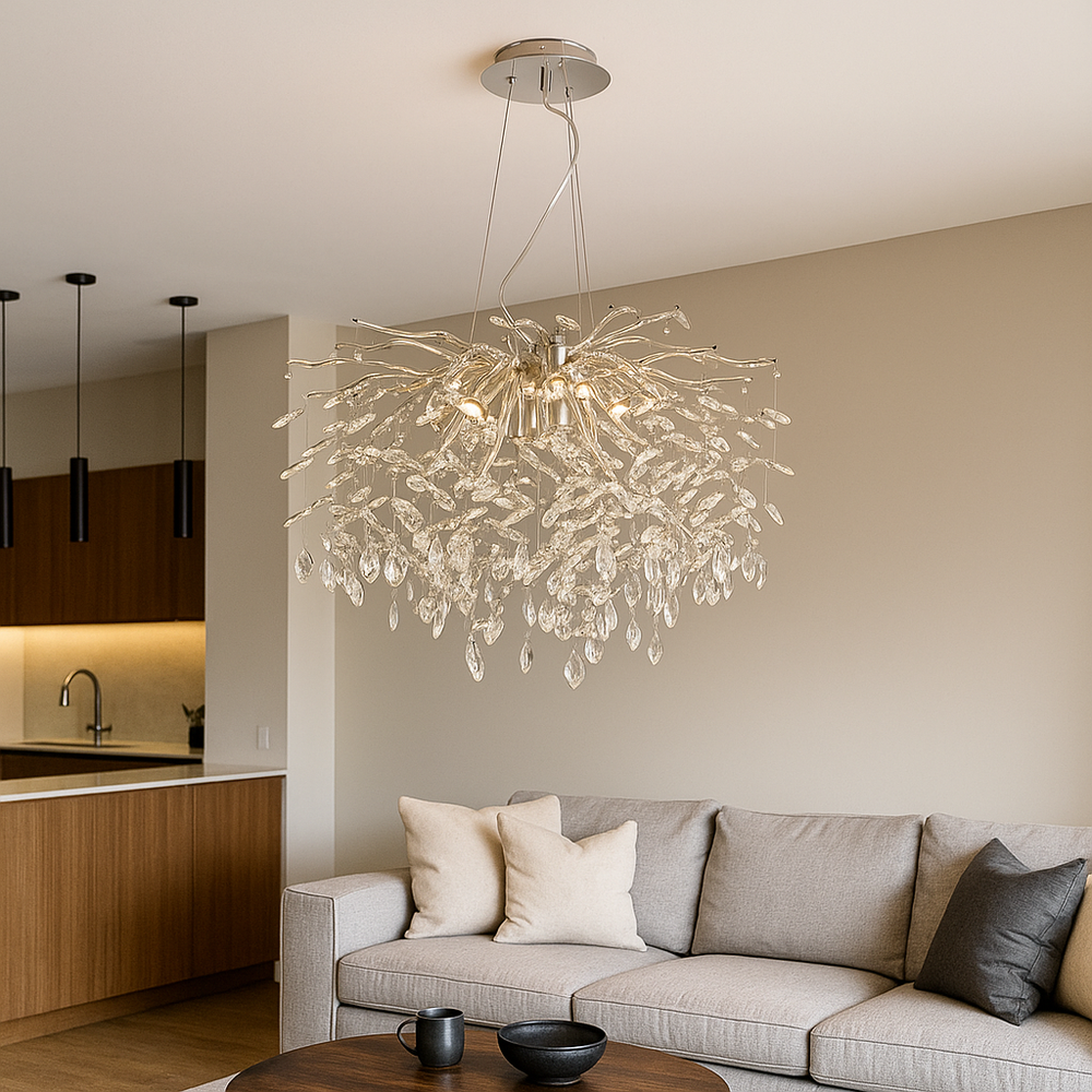 Candelabru cu cristale rotunda tip cascada cu 8 becuri E27, montat in living inalt, iluminare ampla si eleganta premium.