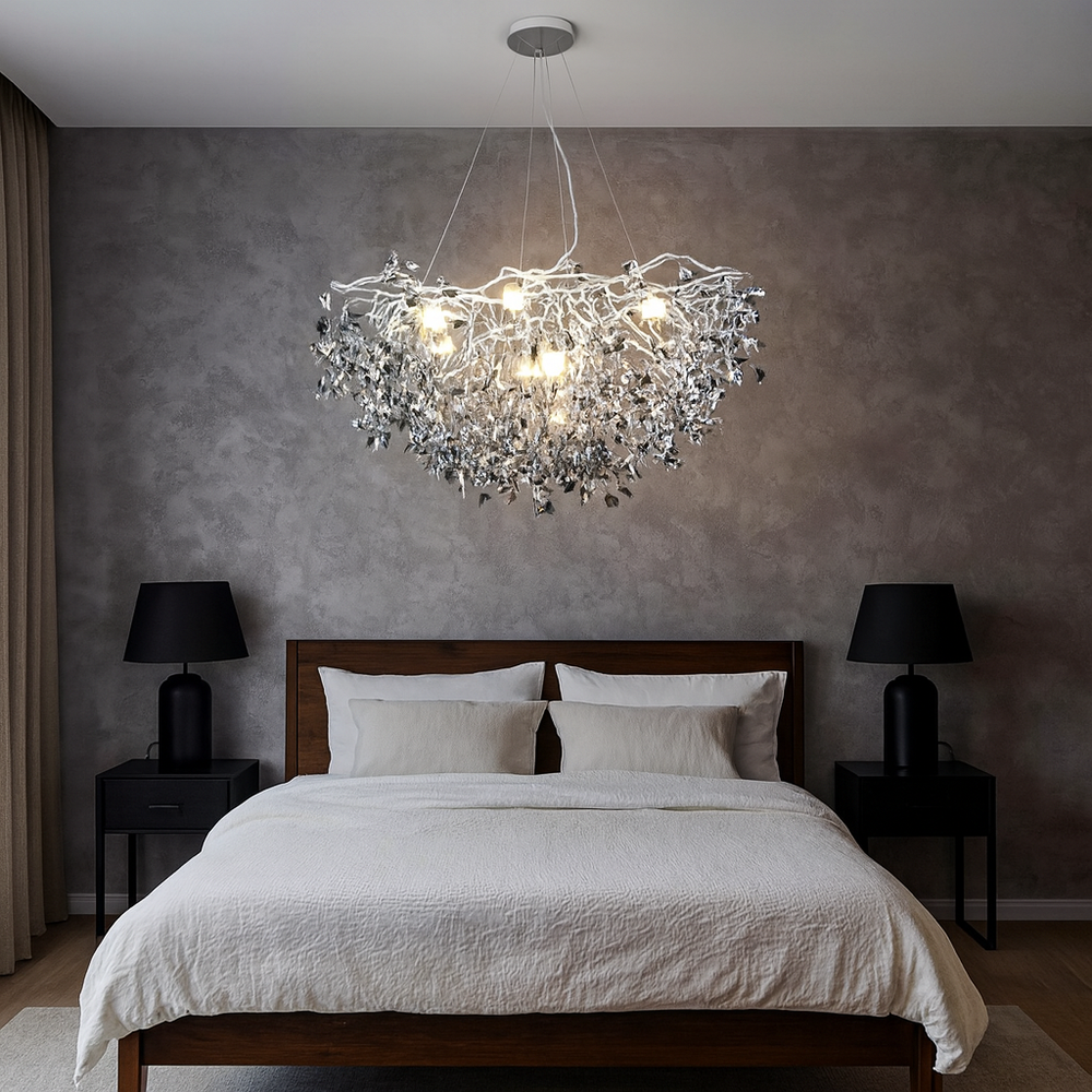 Candelabru rotund Ø600 auriu cu accente cromate in dormitor elegant, lumina calda ambientala cu becuri E14 LED, control prin intrerupator