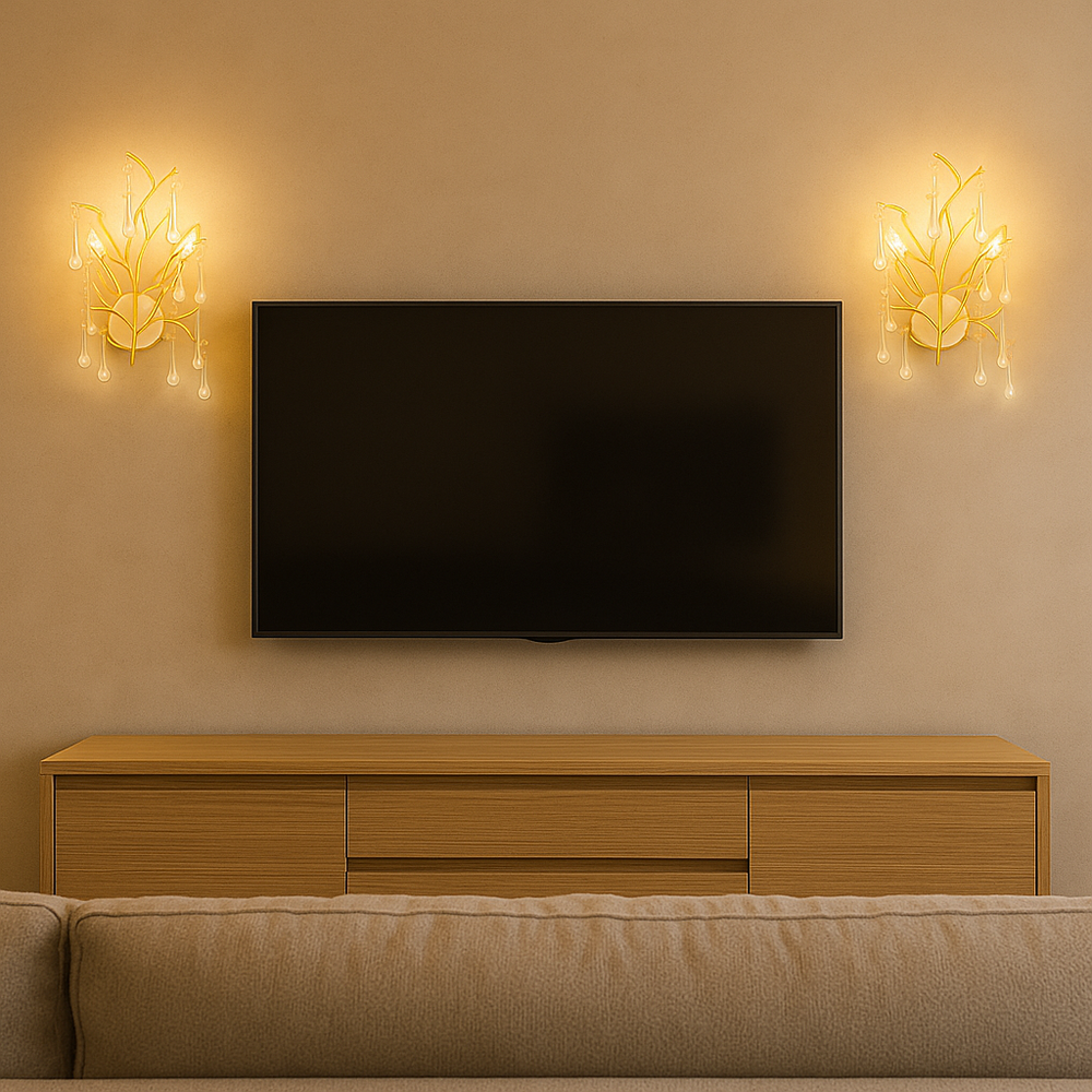 Aplica aurie cu cristale K9 stralucitoare, design rotund Ø30 cm cu 2 E14, perfecta pentru living modern cu lumina decorativa eleganta.