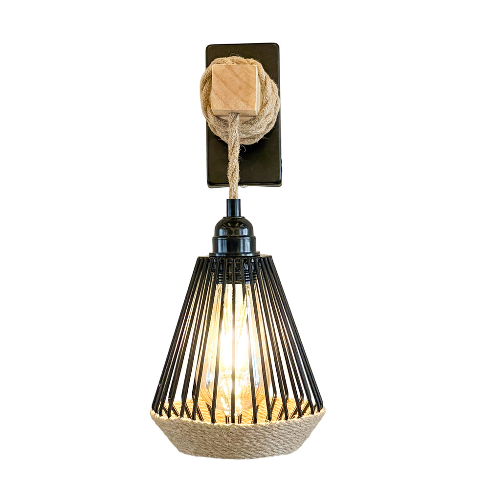Aplica perete JD-28 negru E27 D15 cm montata in dormitor modern, iluminat ambiental discret si elegant