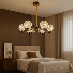 Candelabru LED negru cu detalii aurii si 6 globuri din sticla, iluminare eleganta in dormitor modern cu tonuri calde