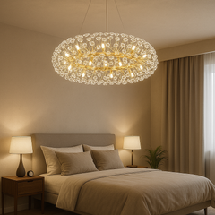 Candelabru rotund auriu Ø600 mm cu 12 becuri G9, lumina calda decorativa pentru dormitor spatios modern.