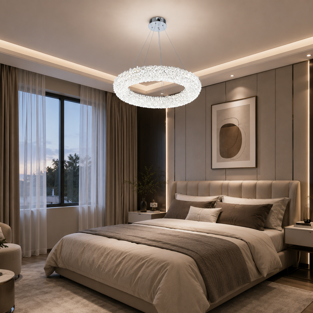 Candelabru LED 5558-500 CR din cristal argintiu, montat intr-un dormitor modern, iluminare LED alba si design circular premium