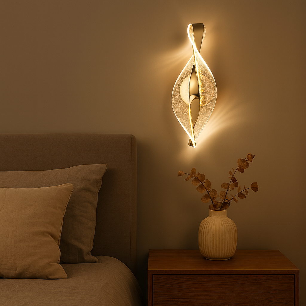 Aplica LED moderna aurie cu forma rasucita si lumina 3000–6500K, perfecta pentru dormitor modern cu atmosfera calda si eleganta, model 59193.