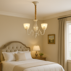 Candelabru vintage alb patinat 3 brate cu sticla mata si becuri E27, lumina calda in dormitor elegant