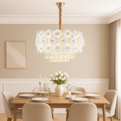 Candelabru elegant Ø400 mm auriu, 5 surse E27, design floral decorativ ideal pentru zona de dining moderna si luminoasa.