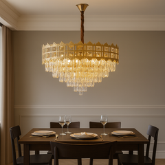 Candelabru auriu cu 8 socluri E27 deasupra mesei dining, lumina uniforma decorativa pentru spatii elegante, fara telecomanda