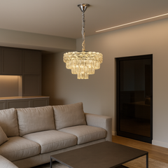 Candelabru rotund crom Ø400 mm cu 5 socluri E27, montat in living modern, lumina calda personalizabila, design elegant pentru spatiu primitor