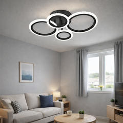 LED neagra patru cercuri 60W cu telecomanda, instalata in living modern, iluminare LED reglabila 3000-6500K si design contemporan
