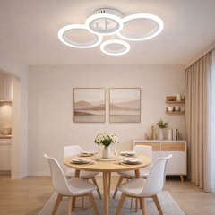 Lustra LED alba patru cercuri 60W cu telecomanda, montata in bucatarie moderna, lumina ajustabila 3000-6500K pentru iluminare puternica si eficienta