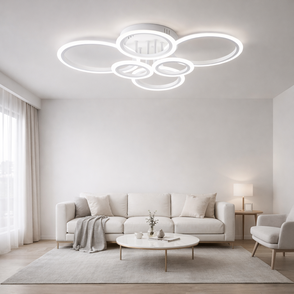 Lustra LED alba sase cercuri 112W cu telecomanda, instalata in living spatios modern, iluminare LED reglabila 3000-6500K si design elegant