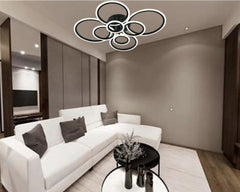 Lustra LED opt cercuri 180W cu telecomanda, montata in living mare modern, lumina ajustabila 3000-6500K pentru iluminare puternica si eleganta