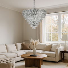 Candelabru rotund din cristal Ø600 mm, cu 9 surse E27, montat central intr-un living mare cu efect vizual spectaculos