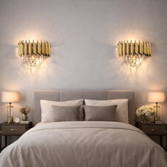 Aplica de perete aurie cu cristale rafinate si stil modern clasic, lumina calda ambientala pentru dormitor elegant
